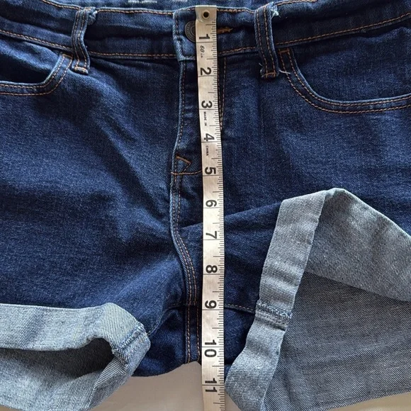 Old Navy Mid Rise Cuffed Dark Denim Shorts 3” Inseam Semi Fitted Stretch Size 6 - Picture 4 of 9